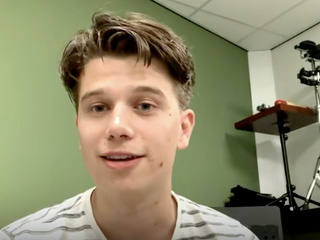 3FM-luisteraar Diego drumt met Killers op podium in de Ziggo Dome