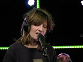 Roosbeef speelt livesessie voor 5-jarig jubileum Vera On Track