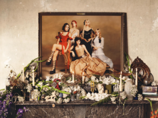 The Last Dinner Party over dresscodes, hun favoriete shows en horrorfilms