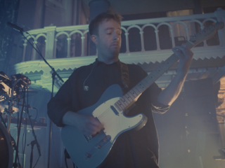 Kijk hier de exclusieve Mount Kimbie sessie in Paradiso