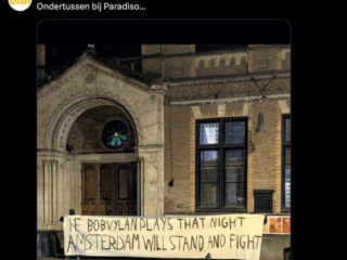 Paradiso bedreigd met anti-Bob Vylan-banner: ‘Paradiso wijkt niet voor zulke praktijken'