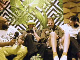 Twintig jaar frictie, wijn en katten: De Jeugd van Tegenwoordig blijft raar (gelukkig maar)