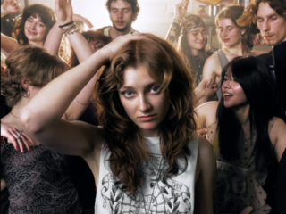 Froukje begint nieuwe era met ‘Iedereen Gaat Vreemd’ (en pakt meteen haar 9e 3FM Megahit)