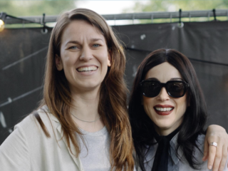 Vera interviewt muzieklegende St. Vincent over queerness, muziek en Best Kept Secret