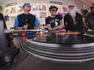 Vier Record Store Day 2025 met DI-RECT op 3FM: Ode aan de platenzaak!