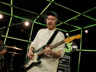 Gavin James laat zijn beide muzikale kanten zien in de 3FM Live Box