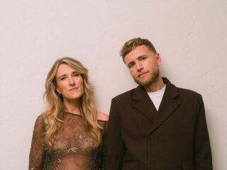 Suzan & Freek doen voor het eerst verhaal, Lily Allen is terug en Sabrina arresteert