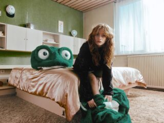 Alle ogen op Froukje met nieuw album: Kijk Je Naar Mij?