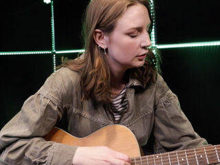 Mama Appelsap-legende Wes (1964 - 2021) wordt geëerd door 3FM-dj Sophie