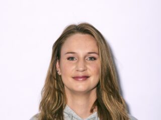 3FM-dj Sophie weer in het Glazen Huis: "Aan de keukentafel gaat het nog steeds over vorig jaar"