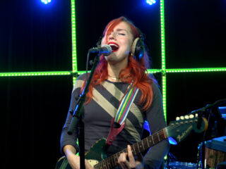 Stella brengt een liefdesode aan het lelijke in de 3FM Live Box