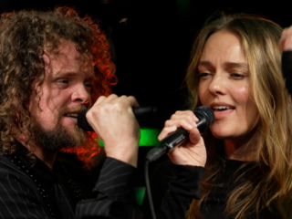 The Indien en Marcel Veenendaal betoveren met 'How Am I Gonna Love Myself' de 3FM Live Box