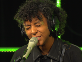Lowlands-voorpret met Nana Adjoa in de 3FM Live Box