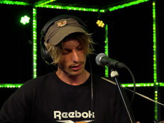 The Haunted Youth speelt 'Broken' live in de 3FM Live Box