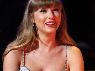 Taylor Swift wint Global Icon Award tijdens de BRIT Awards in Londen