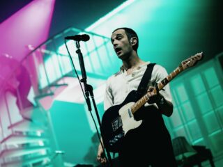 The 1975 speelt Greatest Hits-show zonder fratsen in AFAS Live