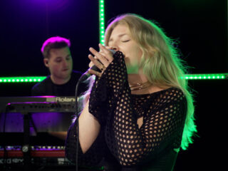 Mellie swingt door de 3FM Live Box