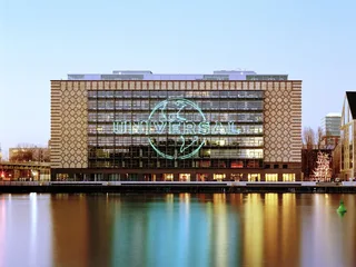 Drie artiesten slepen Universal Music voor de rechter om streaming royalties