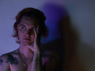 Jett Rebel over zijn tienjarige carrière, afkicken en zijn perfecte plaatje