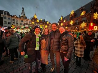Walter uit B&B Vol Liefde krijgt de Grote Markt aan het dansen met 'Release Me'