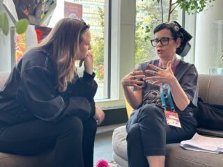 3FM-dj Sophie Hijlkema in gesprek met “Zweedse Cornald Maas” over diskwalificatie Joost Klein