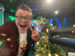 Rob draait twee uur lang Mariah Carey voor het Glazen Huis