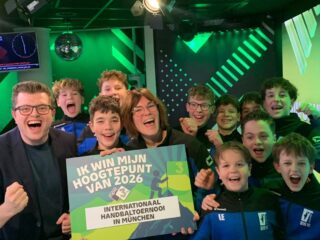 Inge wint hoogtepunt voor 2026: internationaal handbaltoernooi voor zoontje