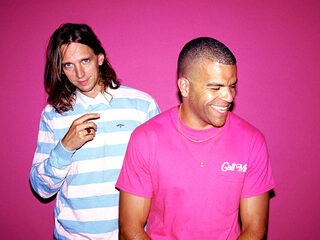 Lowlands lanceert podcast-programma met twee podcasts van 3FM