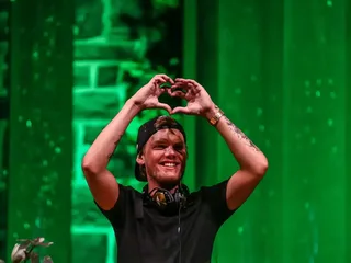 Avicii is nog altijd springlevend op Tomorrowland