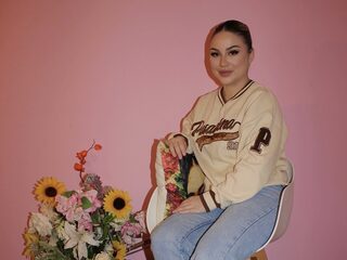 Mengelmoes van afkomsten, maar nergens écht bijhoren. Anna (23) maakt er een docu over