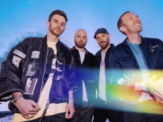 Coldplay heeft met Little Simz en Burna Boy de 3FM Megahit genaamd 'We Pray'