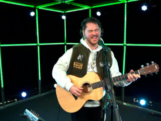 Cian Ducrot zingt zijn hit 'I'll Be Waiting' in de 3FM Live Box