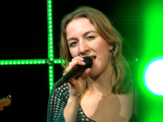 Nienke Leone doorbreekt taboes in de 3FM Live Box