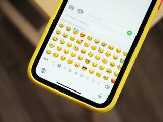Wie bepaalt welke emoji's wij gebruiken?