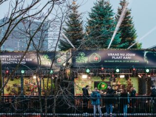 Roel Maalderink van Plakshot komt langs bij het Glazen Huis