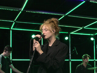 Froukje live met nieuw nummer 'Niets Tussen' in de 3FM Live Box