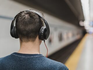 Een piep in je oren: hoe ontstaat tinnitus?