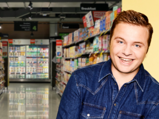 Breng de koffietafel terug! 3FM-dj Sebastiaan start petitie voor meer verbinding in de supermarkt