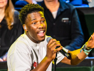Claude aangekondigd als voorprogramma van Stromae