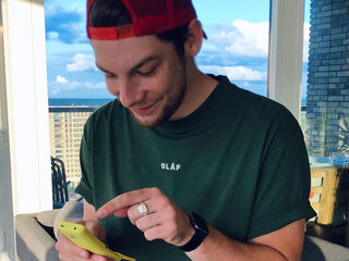 3FM-dj Joram Kaat stopt met het gebruiken van zijn smartphone