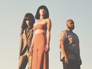 Khruangbin staat weer voor volle zalen: "Doodeng!"