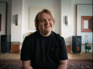 In Lewis Capaldi's comeback speelt therapie een grote rol