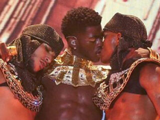 Lil Nas X zet de BET Awards op z'n kop
