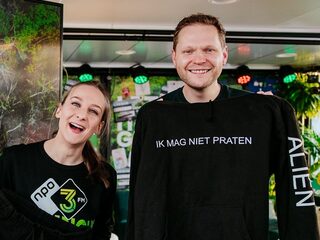 Luuk Ikink veilt zijn The Masked Singer-pak in het Glazen Huis