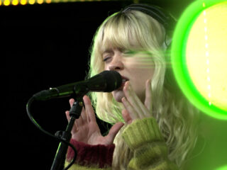 Maisie Peters wint de breakup in de 3FM Live Box