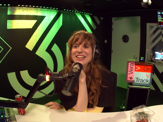 MEROL is co-host op 3FM: "Soms voel ik me best een buitenbeentje"