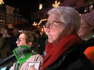 Nellie verloor haar vrouw aan ALS en draagt een gedicht van haar voor