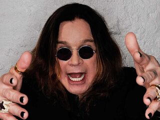 RIP de vleermuis die Ozzy Osbourne 40 jaar geleden doodbeet op het podium