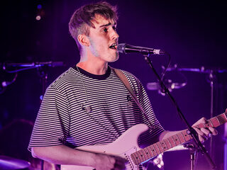 Frank en Eva spreken Sam Fender over nieuwe muziek