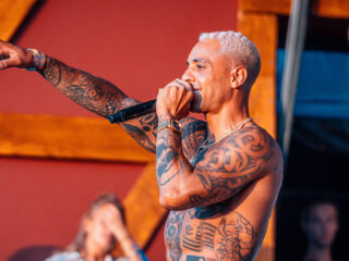 Bizzey biedt privé-optreden aan voor 3FM Serious Request